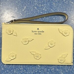 Kate spade floral medium wristlet NWT